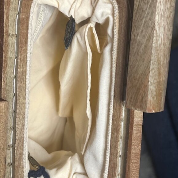 NWT Chloe & Lex Mirrored Sunburst Wooden Handle Clutch - Picture 4 of 5